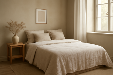 Chambre décorée avec tons doux et linge naturel